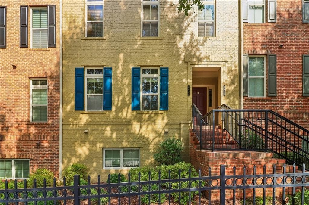 2 bedroom, 2 bathroom, 1,160 sq ft townhouse for sale at 6434 Chariot Street 3, Sandy Springs, GA 30328