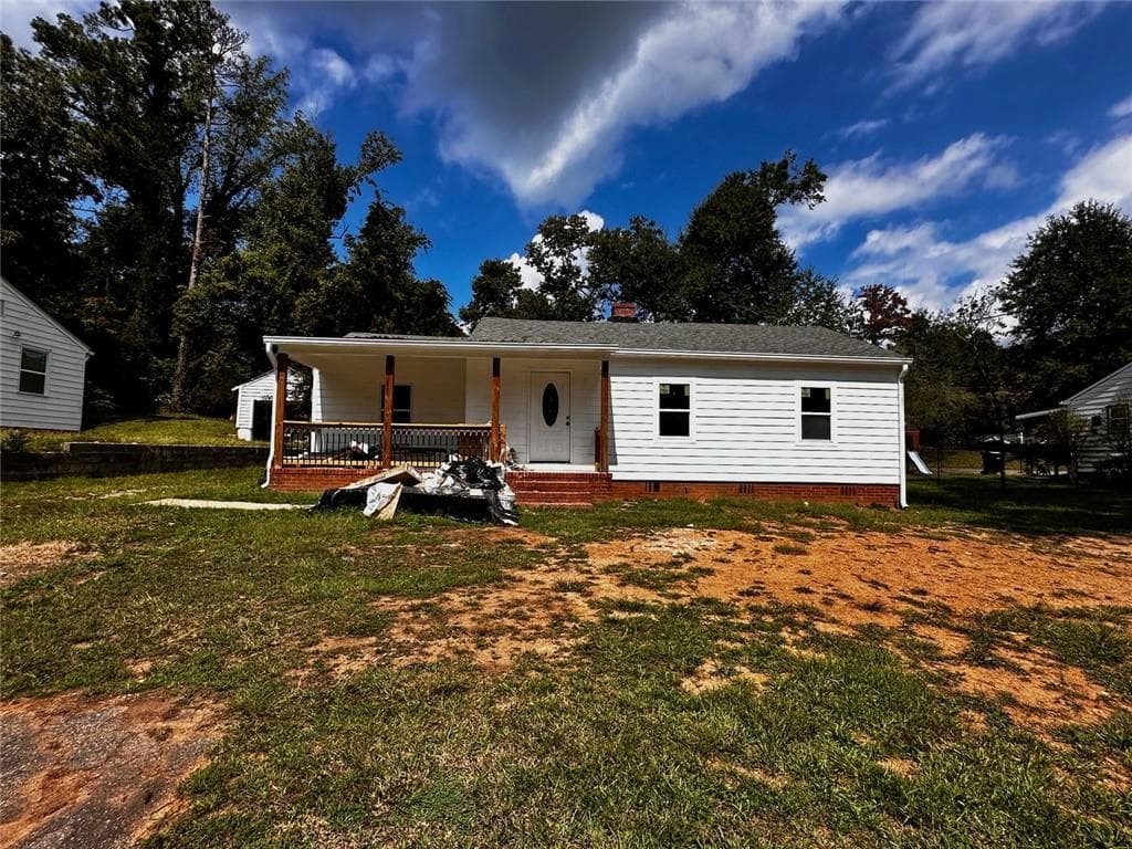 3 bedroom, 2 bathroom, 1,461 sq ft single family residence for sale at 11 Meridian Drive, Newnan, GA 30263