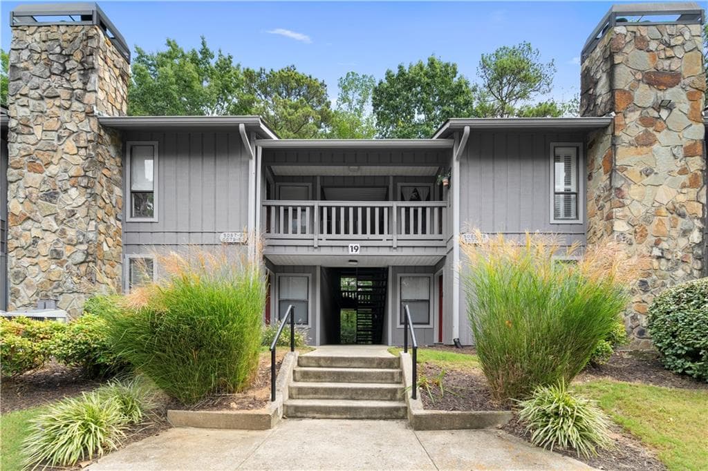 2 bedroom, 2 bathroom, 1,182 sq ft condominium for sale at 5077 Woodridge Way, Tucker, GA 30084