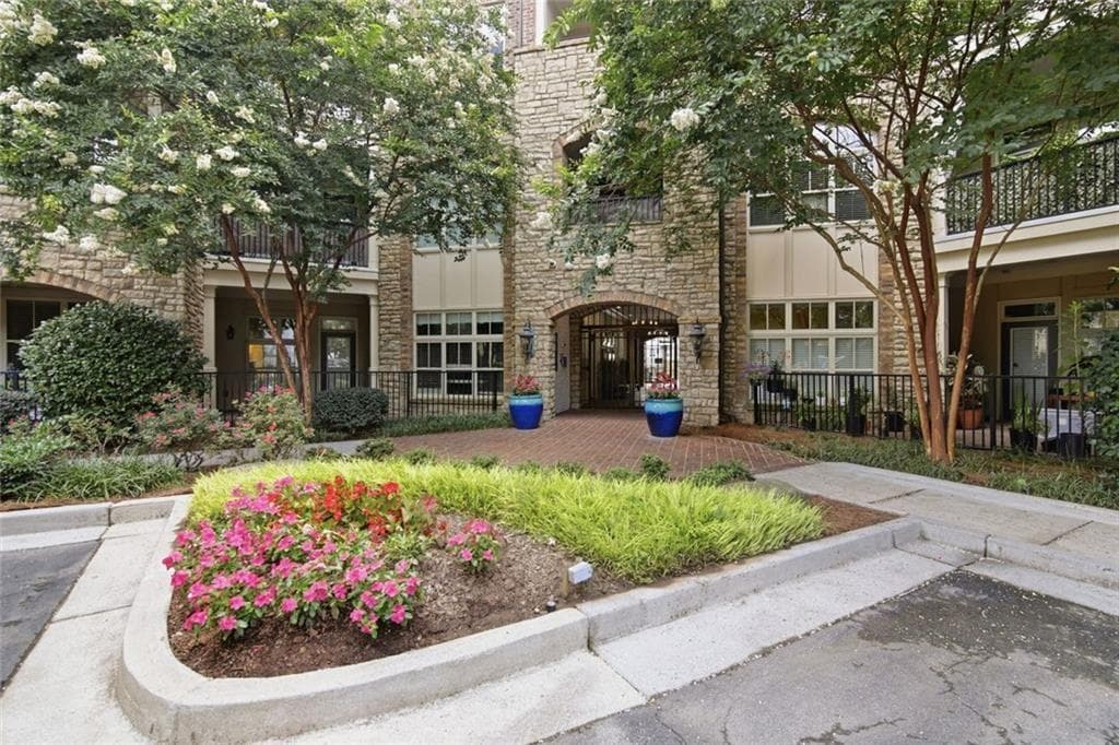 1 bedroom, 1 bathroom, 823 sq ft condominium for sale at 625 Piedmont Avenue 103, Atlanta, GA 30308