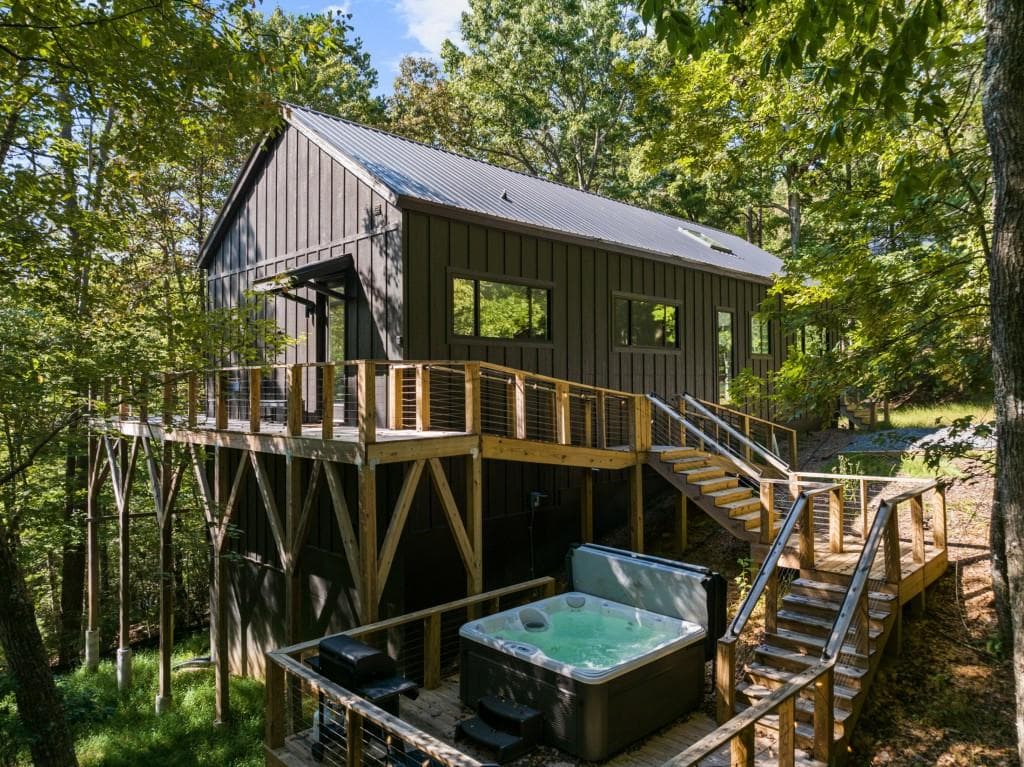3 bedroom, 3 bathroom, 1,544 sq ft single family residence for sale at 206 Anderson Drive, Blue Ridge, GA 30513