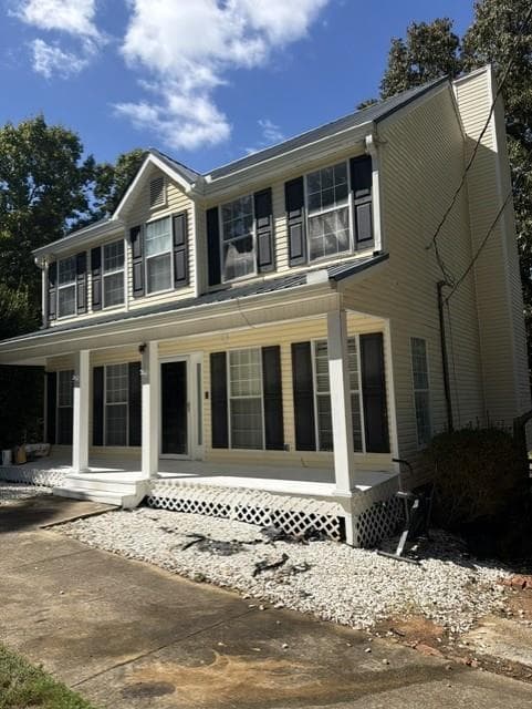 3 bedroom, 3 bathroom, 1,686 sq ft single family residence for sale at 131 Lakeview Road, Jackson, GA 30233