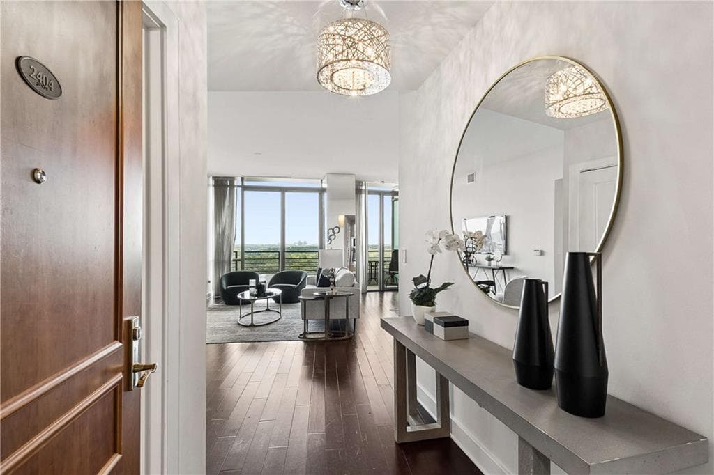 3 bedroom, 3 bathroom, 1,867 sq ft condominium for sale at 700 Park Regency Place 2404, Atlanta, GA 30326