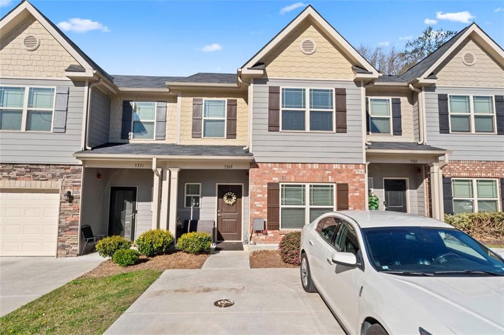4 bedroom, 3 bathroom, 1,926 sq ft townhouse for sale at 5369 Creekview Way, Morrow, GA 30260