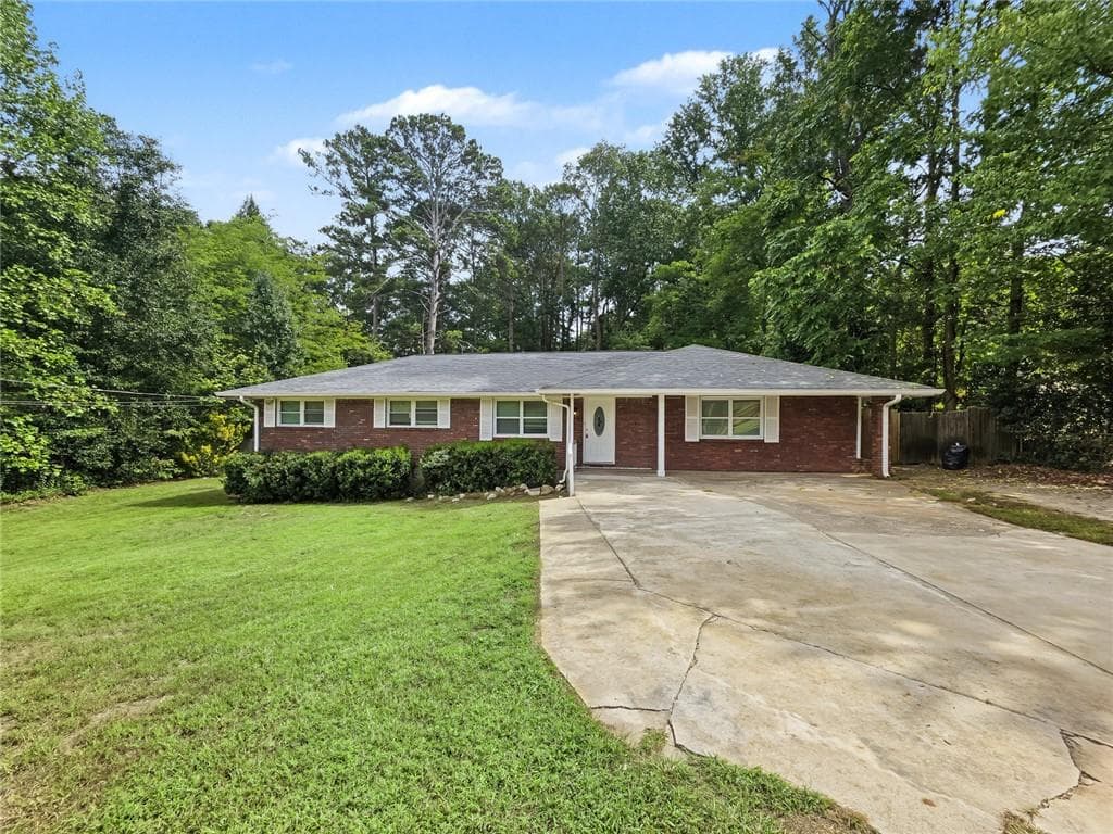 4 bedroom, 2 bathroom, 1,319 sq ft single family residence under contract at 530 Allgood Road, Stone Mountain, GA 30083