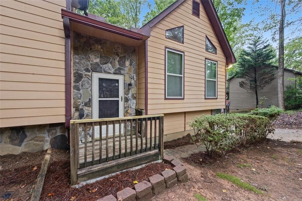 3 bedroom, 2 bathroom, 1,834 sq ft single family residence for sale at 380 N Victoria Road, Woodstock, GA 30189