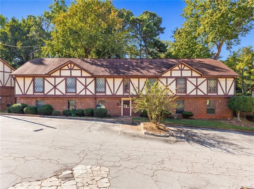 3 bedroom, 2 bathroom, 1,304 sq ft condominium for sale at 3188 Abbeywood Drive, Decatur, GA 30034