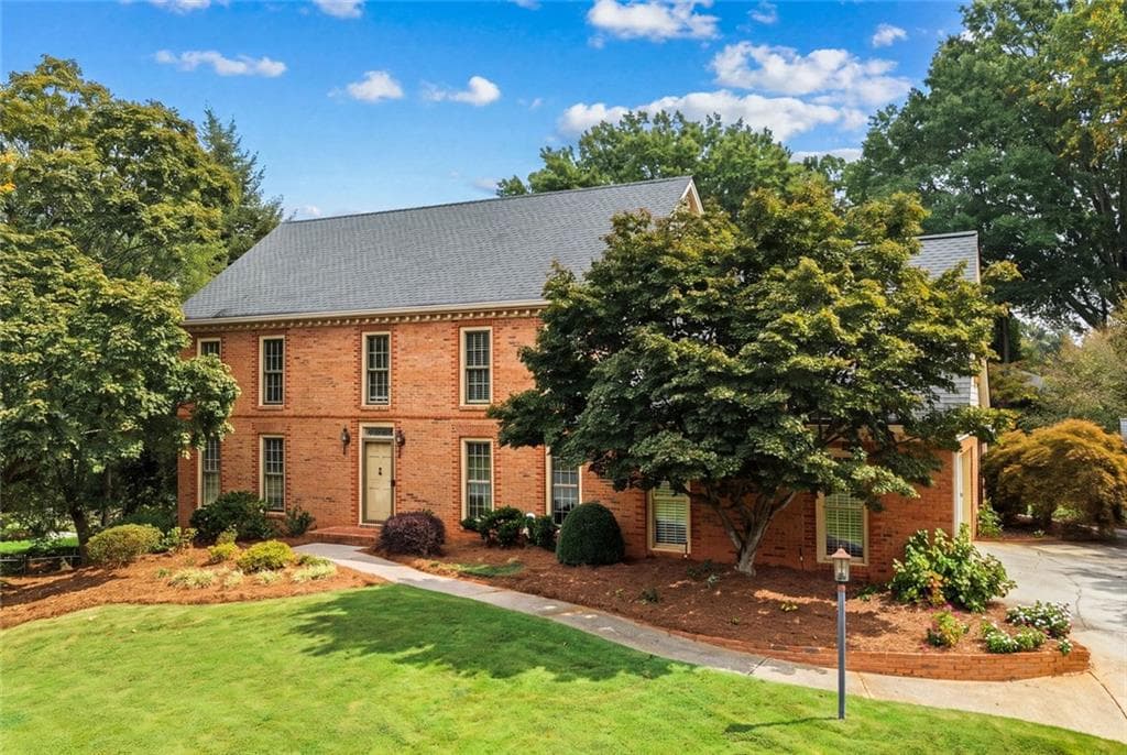 4 bedroom, 4 bathroom, 4,112 sq ft single family residence under contract at 4965 Trailridge Pass, Dunwoody, GA 30338