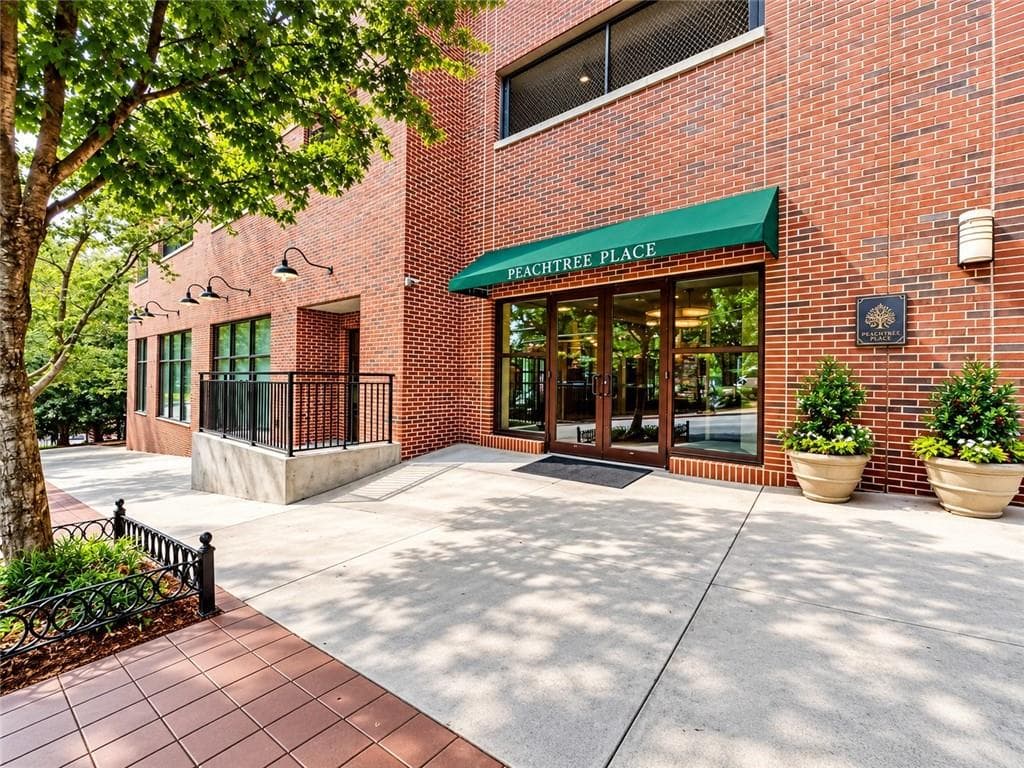 1 bedroom, 1 bathroom, 1,032 sq ft condominium for rent at 115 W Peachtree Place 605, Atlanta, GA 30313 for $1,900 a month