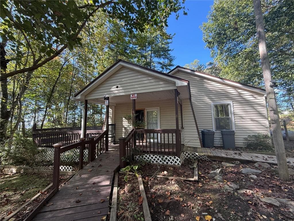 2 bedroom, 1 bathroom, 1,708 sq ft single family residence for sale at 269 Kimsey Street, Blairsville, GA 30512