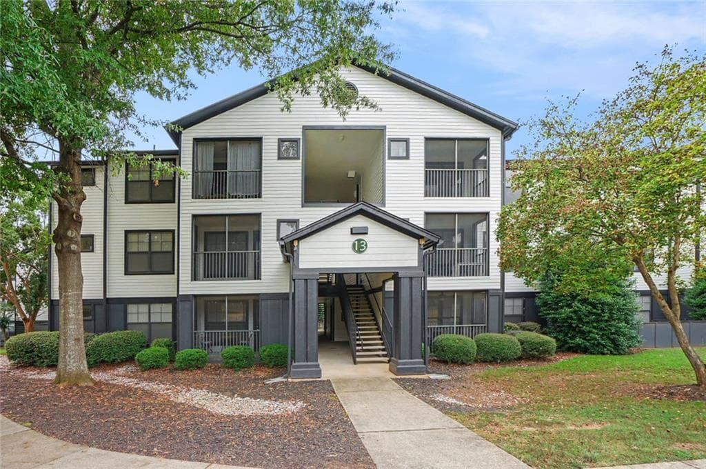 2 bedroom, 2 bathroom, 864 sq ft condominium for sale at 211 North Avenue 1332, Athens, GA 30601