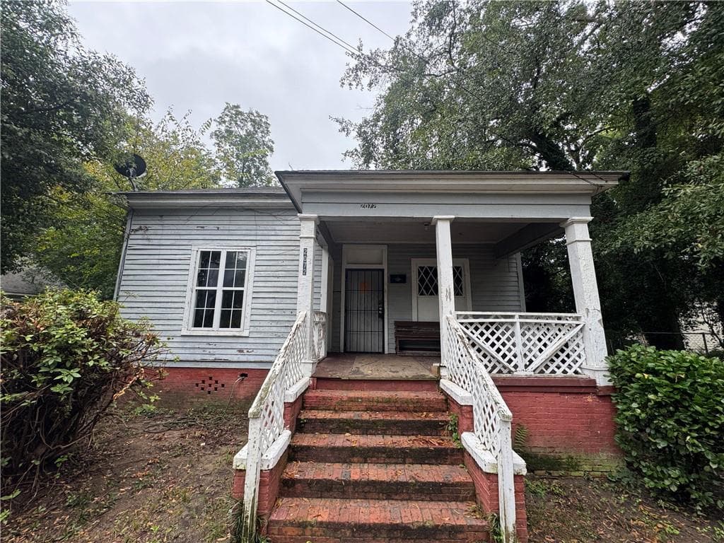 3 bedroom, 1 bathroom, 1,481 sq ft single family residence for sale at 2072 Beech Avenue, Macon, GA 31204