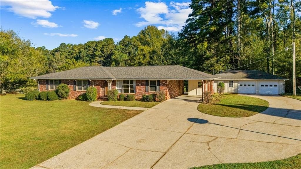 3 bedroom, 2 bathroom, 1,980 sq ft single family residence for rent at 2005 Wilkie Road, Alpharetta, GA 30004 for $2,800 a month