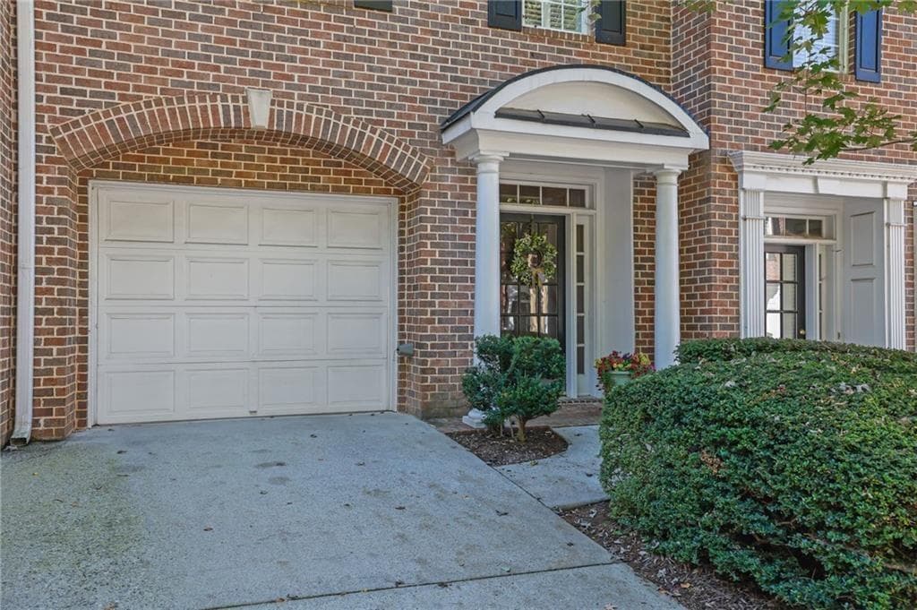 2 bedroom, 3 bathroom, 2,595 sq ft townhouse for sale at 1607 Waters Edge Trail, Roswell, GA 30075