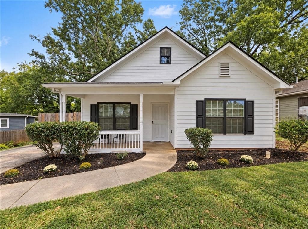 4 bedroom, 2 bathroom, 1,560 sq ft single family residence for sale at 1154 Sims Street, Atlanta, GA 30310