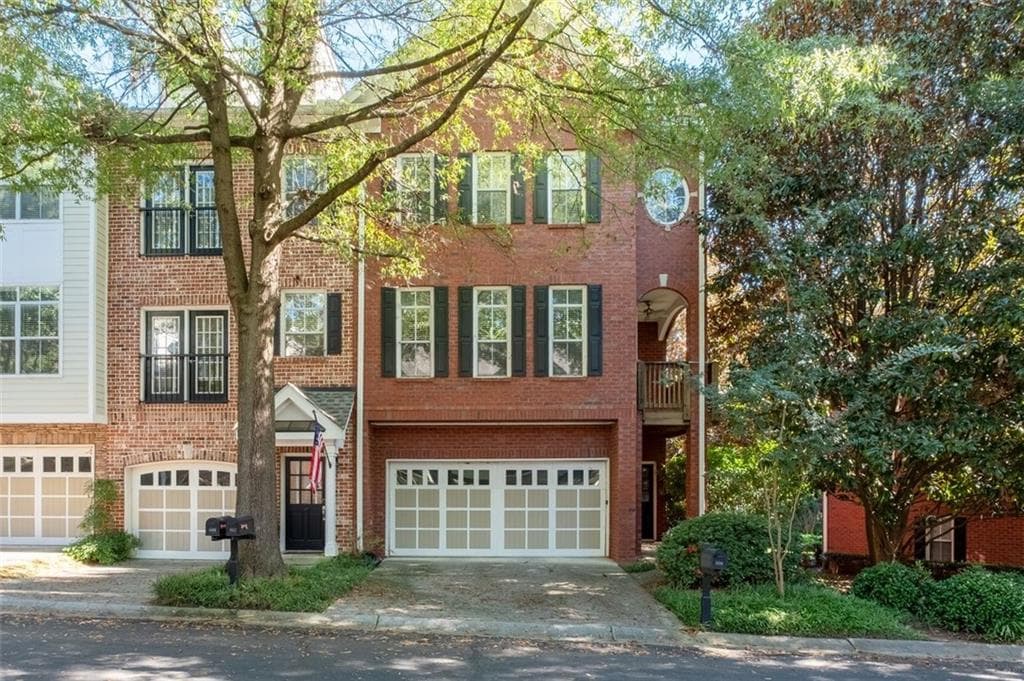 2 bedroom, 3 bathroom, 1,578 sq ft townhouse for sale at 1116 Glenridge Place 605, Sandy Springs, GA 30342