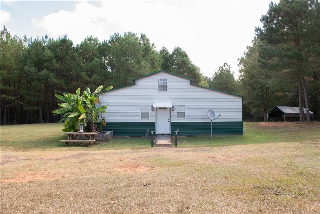 2 bedroom, 2 bathroom, 1,080 sq ft single family residence for sale at 445 Hollis Road, Yatesville, GA 31097