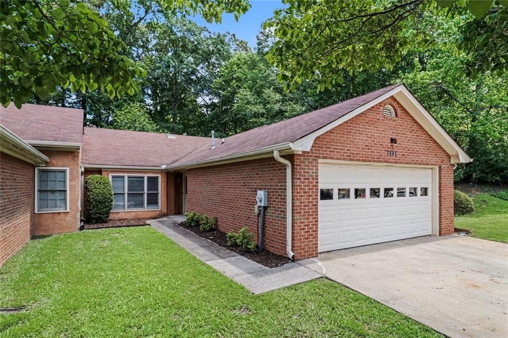 2 bedroom, 2 bathroom, 1,816 sq ft townhouse for sale at 7101 Woodridge Lane, Union City, GA 30291