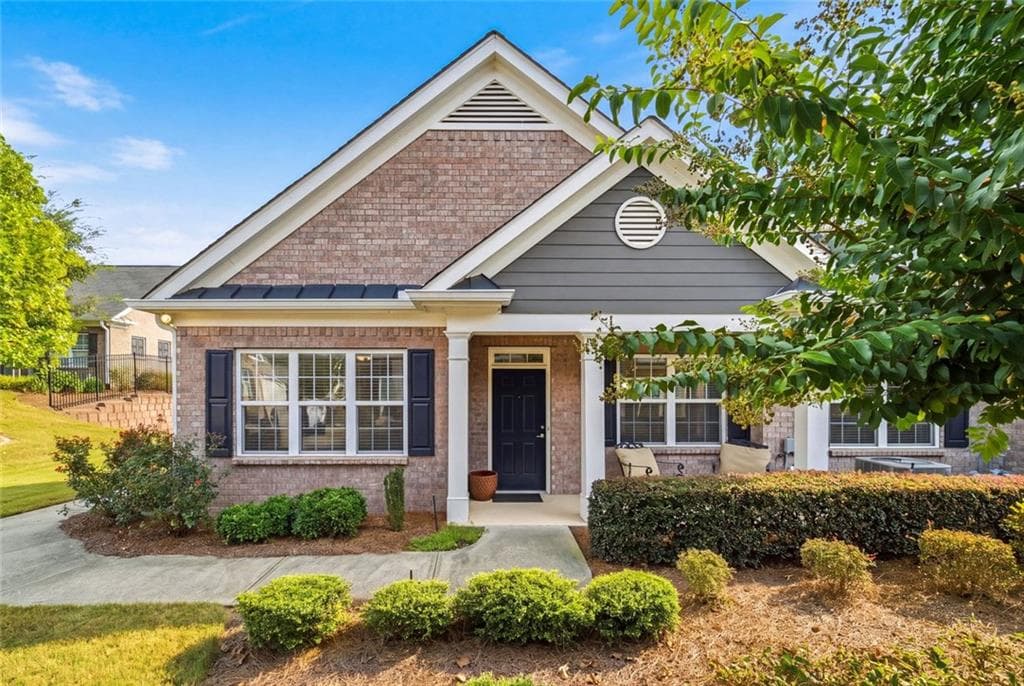 2 bedroom, 2 bathroom, 1,686 sq ft condominium under contract at 3274 Telhurst Lane, Buford, GA 30519