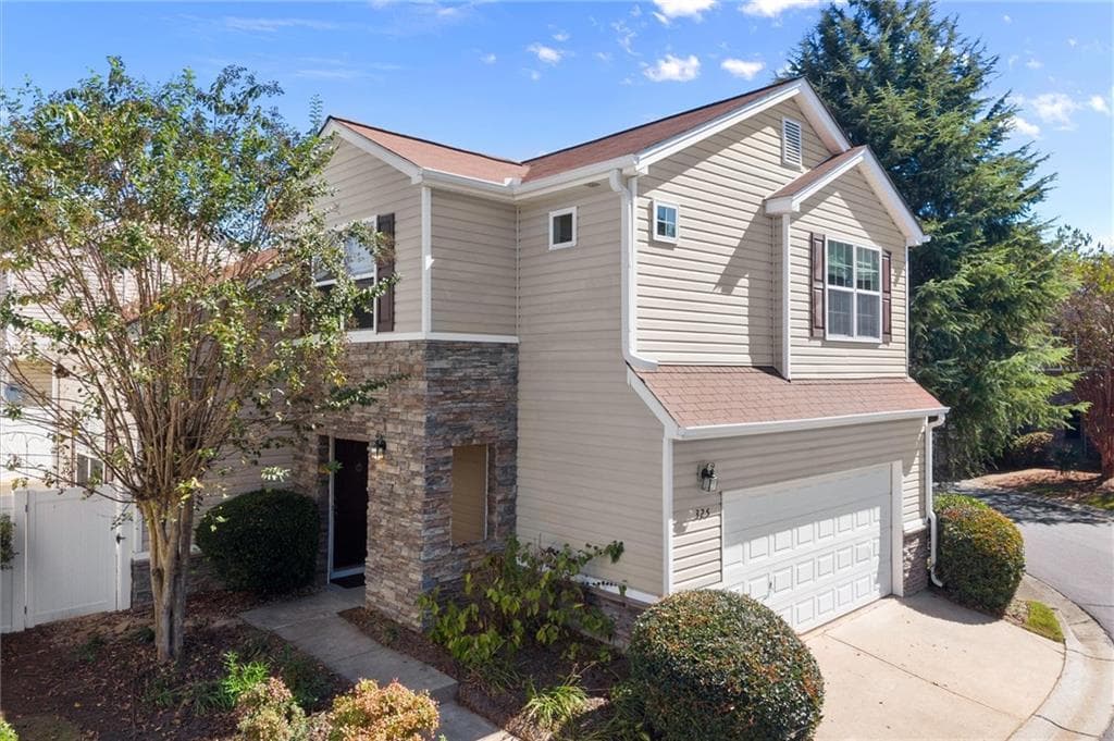 2 bedroom, 3 bathroom, 1,293 sq ft single family residence for sale at 325 Hiawassee Drive, Woodstock, GA 30188