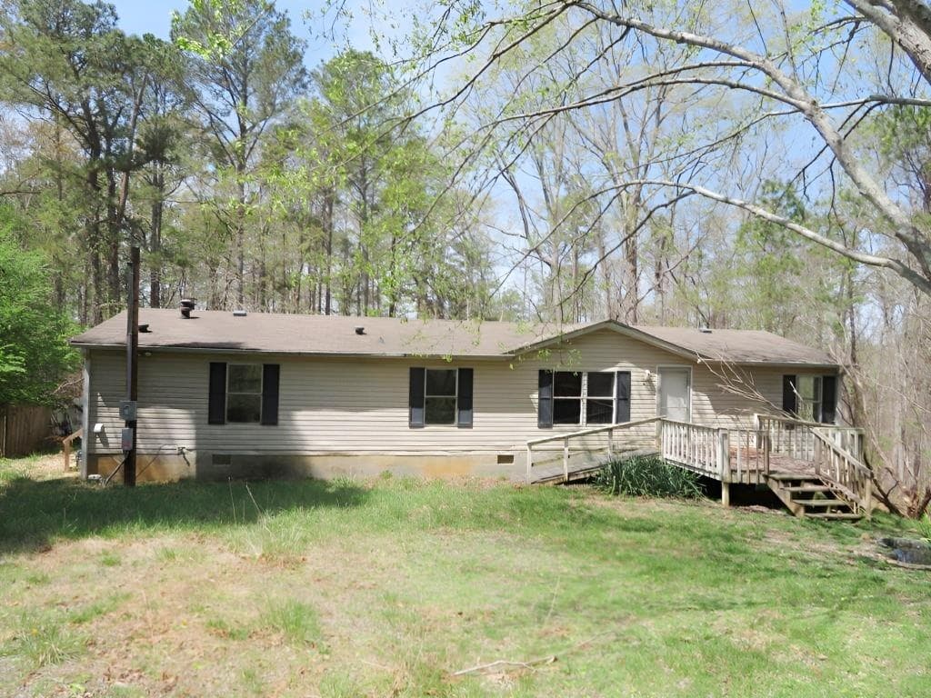 4 bedroom, 2 bathroom, 1,536 sq ft single family residence for sale at 7020 Skyview Court, Acworth, GA 30102
