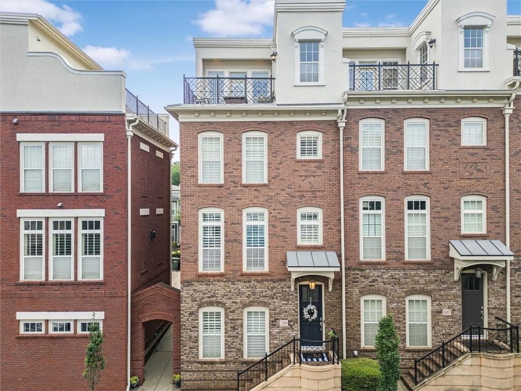 3 bedroom, 5 bathroom, 2,870 sq ft townhouse for sale at 299 Green Street, Marietta, GA 30060