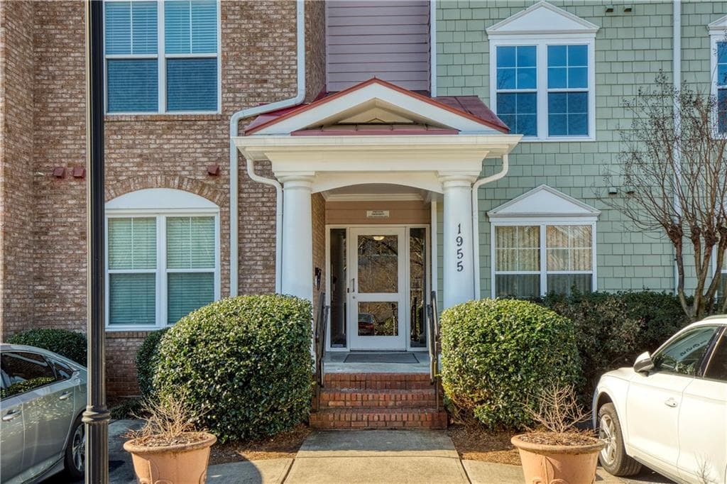 2 bedroom, 2 bathroom, 1,209 sq ft condominium for sale at 1955 Nocturne Drive 3204, Alpharetta, GA 30009