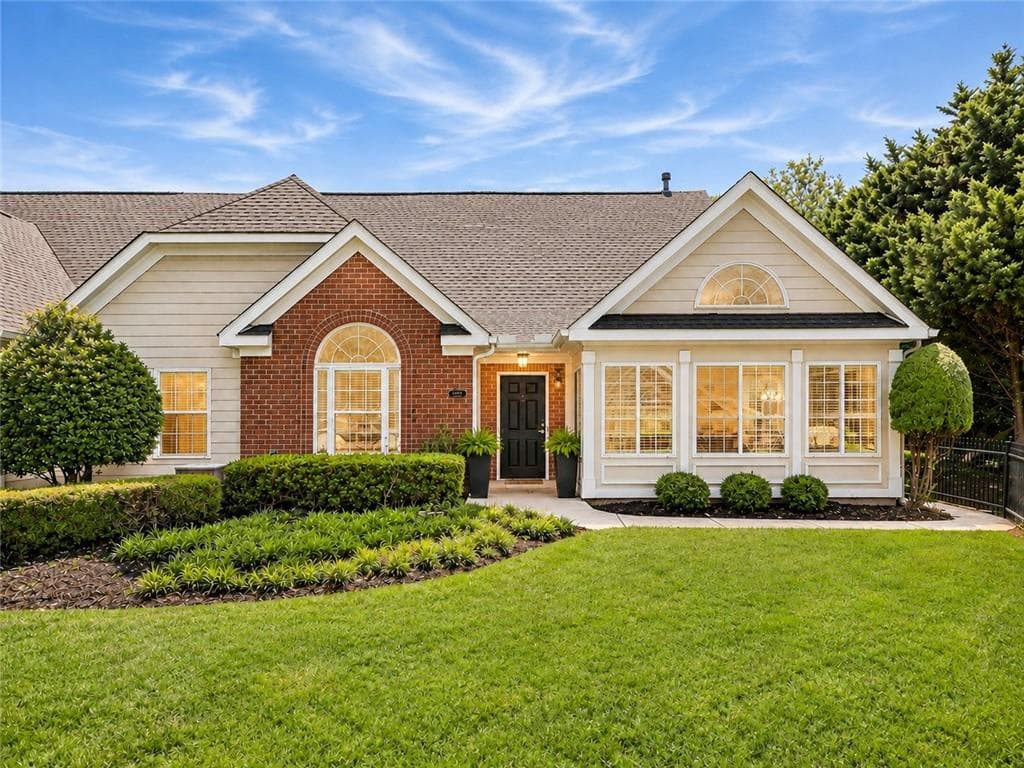 3 bedroom, 2 bathroom, 1,735 sq ft condominium for sale at 3085 Oakside Circle, Alpharetta, GA 30004