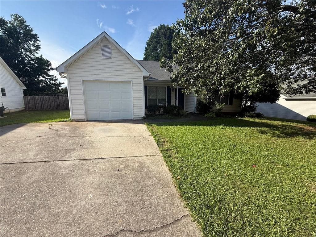 3 bedroom, 2 bathroom, 1,752 sq ft single family residence for sale at 505 Village Circle, Stockbridge, GA 30281