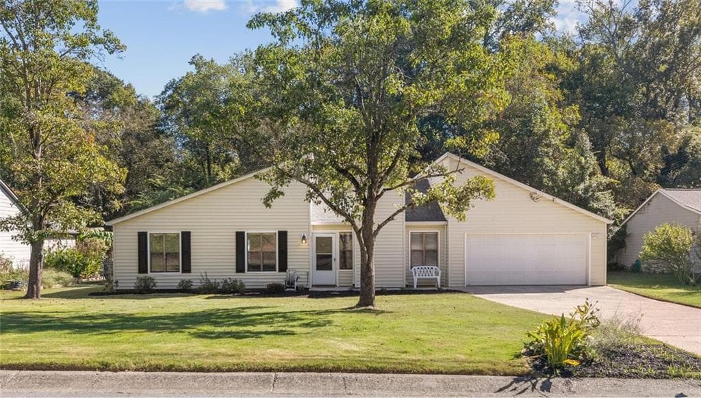 3 bedroom, 2 bathroom, 1,424 sq ft single family residence for sale at 219 Colony Springs Drive, Woodstock, GA 30188