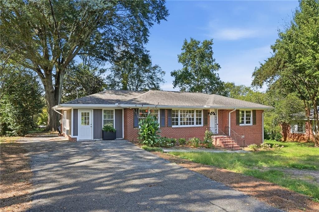 4 bedroom, 3 bathroom, 1,850 sq ft single family residence for sale at 2675 Fraser Road, Marietta, GA 30066