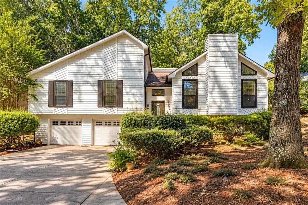 3 bedroom, 2 bathroom, 2,497 sq ft single family residence for sale at 8555 Colony Club Drive, Alpharetta, GA 30022