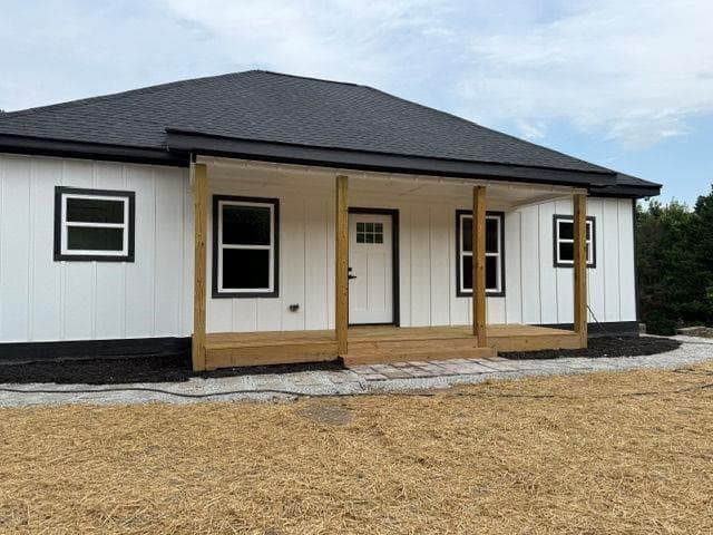 3 bedroom, 2 bathroom, 1,200 sq ft single family residence for sale at 69 Easy Street, Toccoa, GA 30577