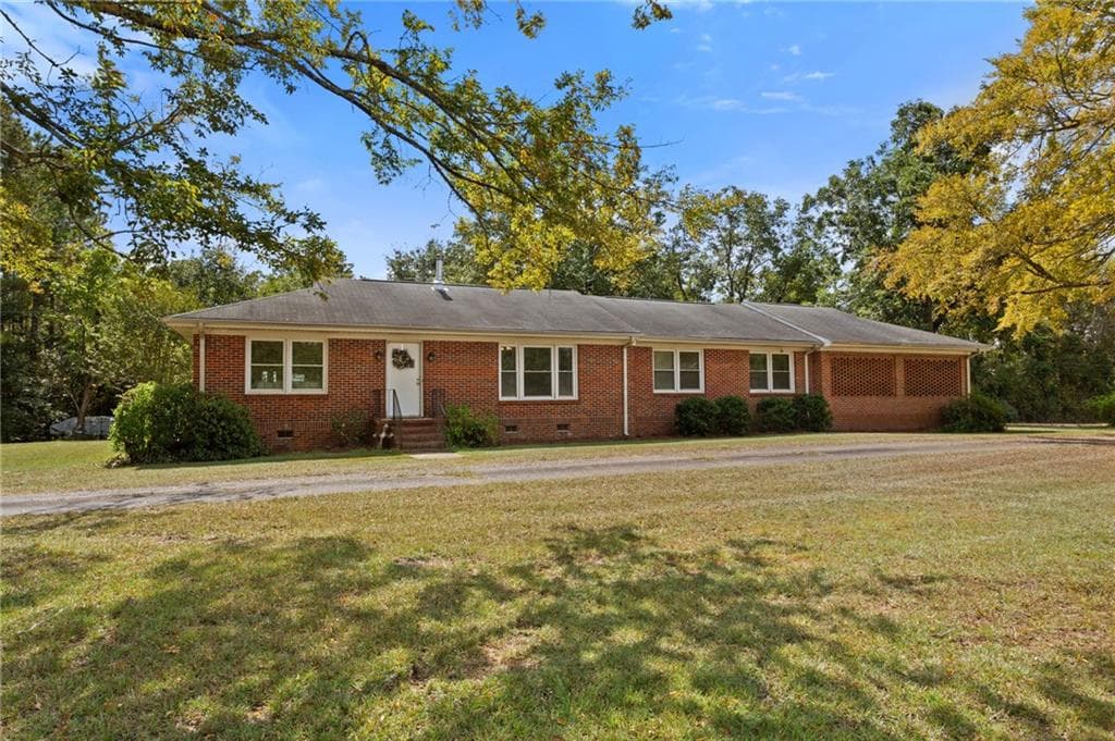 3 bedroom, 2 bathroom, 1,998 sq ft single family residence for sale at 5320 Ga Highway 42, Forsyth, GA 31029