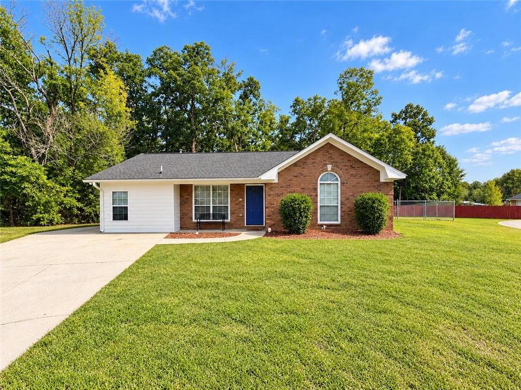 3 bedroom, 3 bathroom, 1,391 sq ft single family residence for sale at 6 Shallowford Court, Rome, GA 30165
