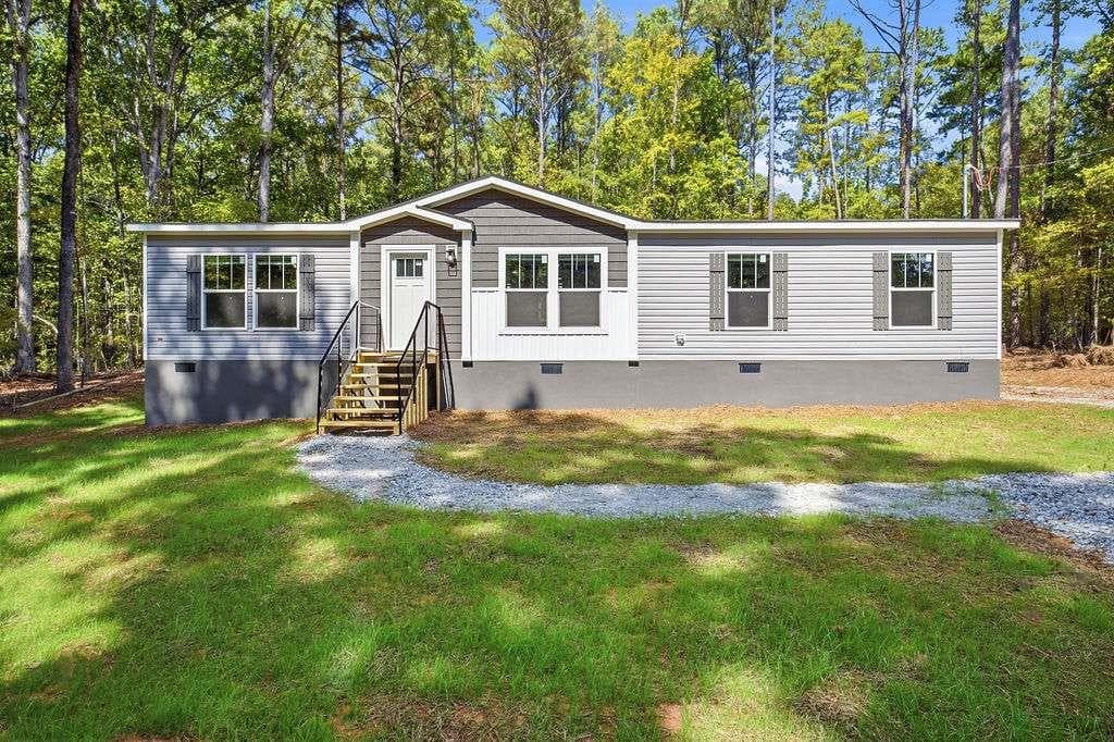 3 bedroom, 2 bathroom, 1,560 sq ft single family residence for sale at 201 S Steel Bridge Road, Eatonton, GA 31024