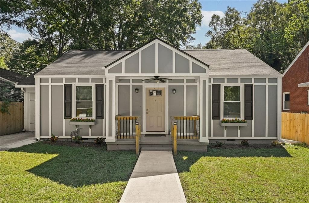 2 bedroom, 2 bathroom, 954 sq ft single family residence for sale at 2447 Crestview Avenue, Decatur, GA 30032