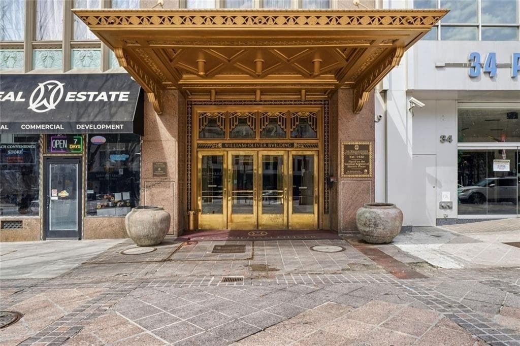 1 bedroom, 1 bathroom, 465 sq ft condominium for sale at 32 Peachtree Street 1102, Atlanta, GA 30303