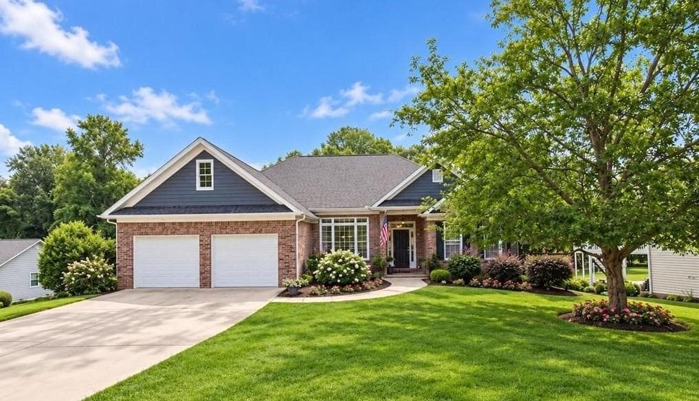 4 bedroom, 3 bathroom, 3,041 sq ft single family residence for sale at 93 Overlook Circle, Dawsonville, GA 30534