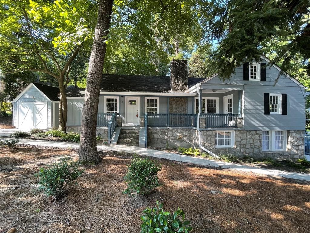 2 bedroom, 1 bathroom triplex for rent at 3310 E Roxboro Road A, Atlanta, GA 30324 for $2,250 a month