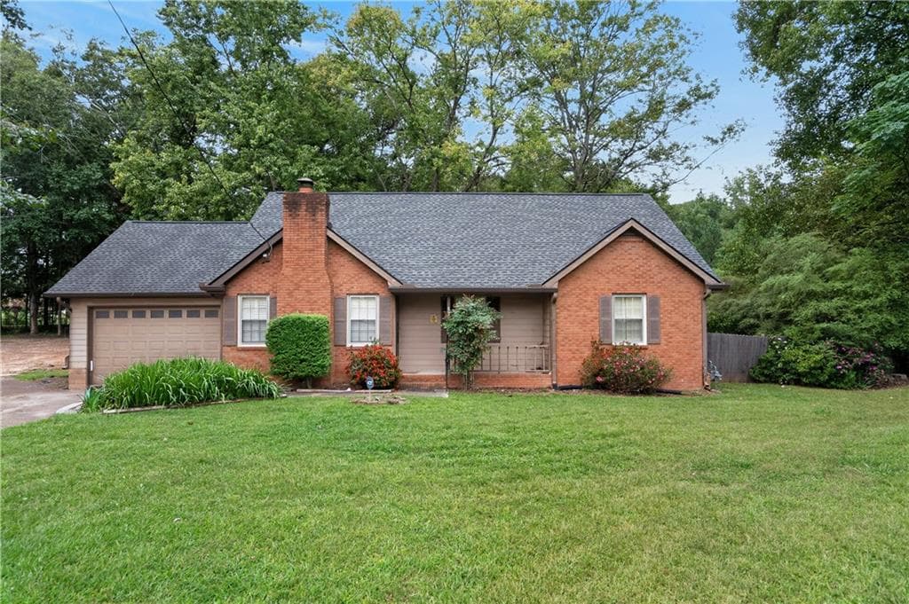 3 bedroom, 2 bathroom, 1,422 sq ft single family residence for sale at 550 Creekwood Court, Conyers, GA 30094
