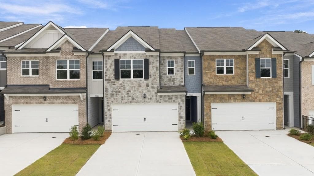 3 bedroom, 3 bathroom, 1,857 sq ft townhouse for sale at 2354 Carlton Parkway, Douglasville, GA 30135