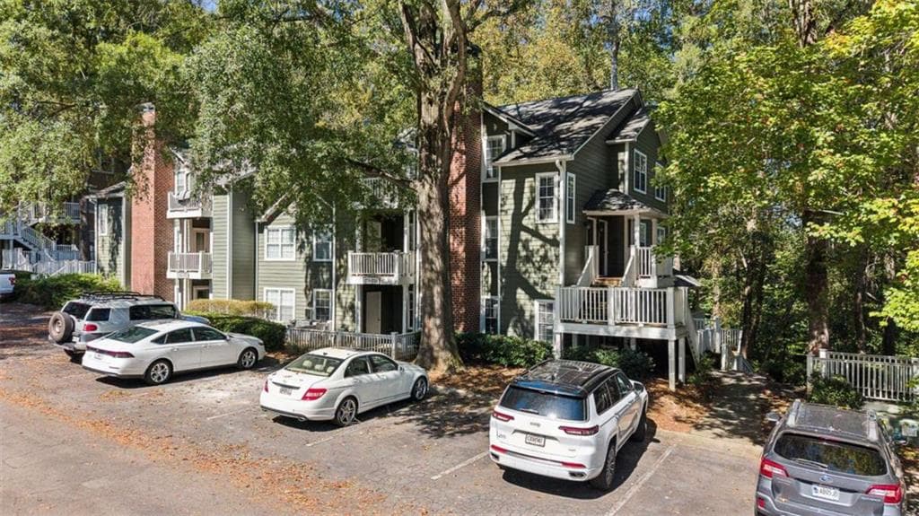 1 bedroom, 1 bathroom, 785 sq ft condominium for sale at 2178 River Heights Court, Marietta, GA 30067