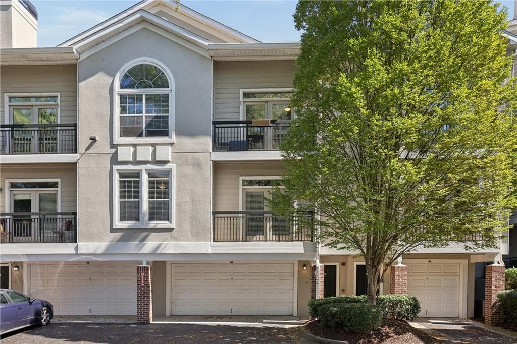 2 bedroom, 2 bathroom, 1,251 sq ft condominium for sale at 4254 River Green Drive 611, Atlanta, GA 30327