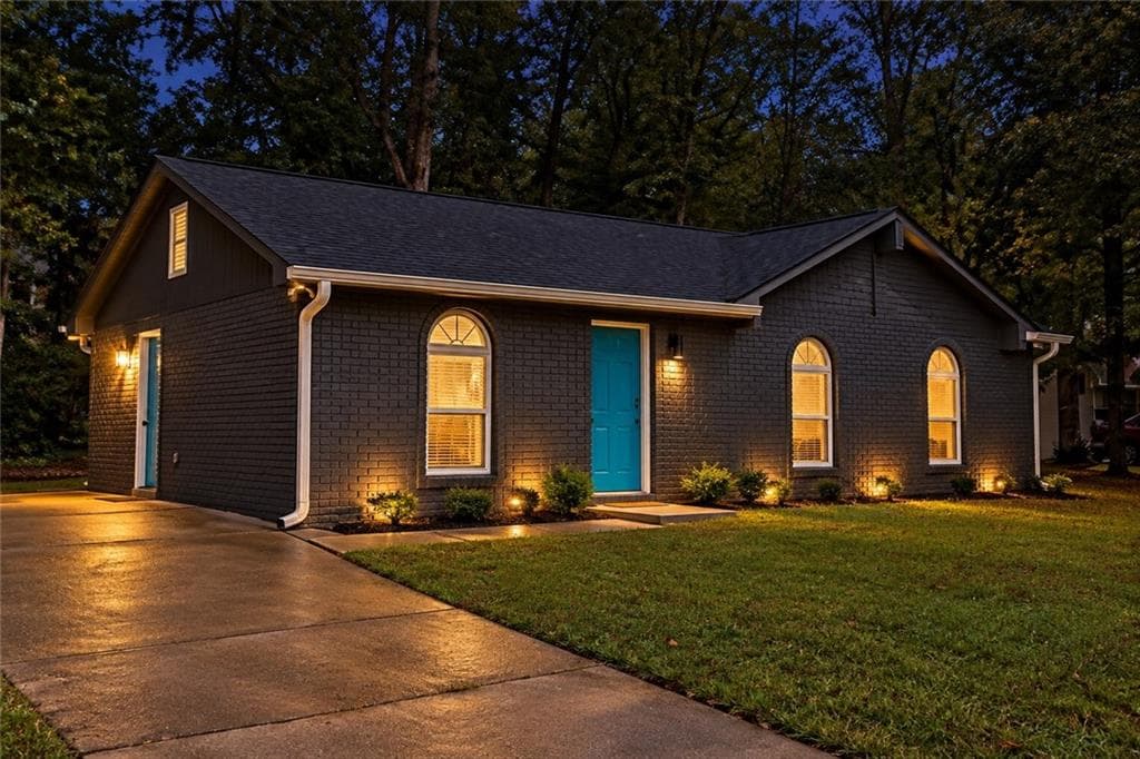 3 bedroom, 1 bathroom, 1,032 sq ft single family residence for sale at 6010 Fieldcrest Drive, Morrow, GA 30260