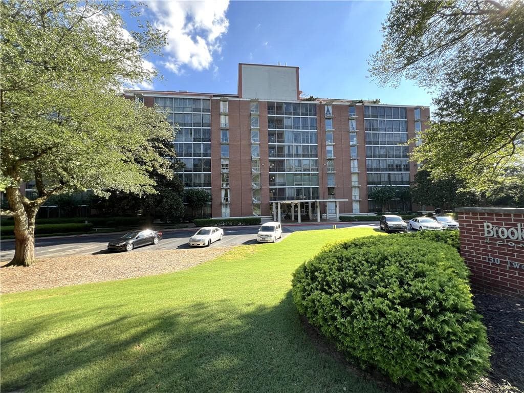 1 bedroom, 1 bathroom, 815 sq ft condominium for sale at 130 26th Street 808, Atlanta, GA 30309