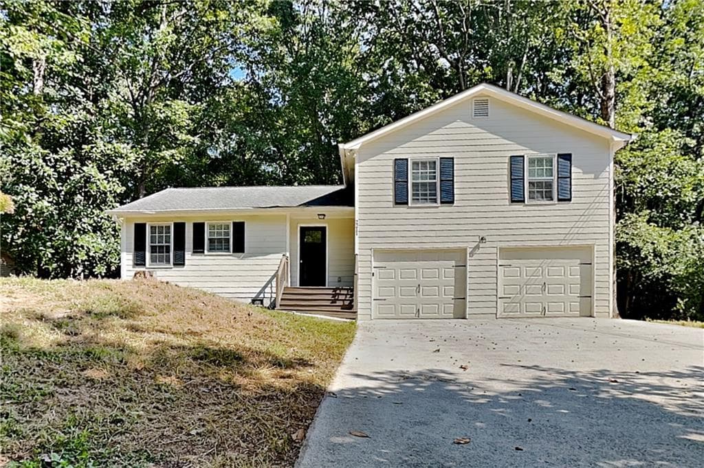3 bedroom, 2 bathroom, 1,706 sq ft single family residence for rent at 2211 Grayfield Drive, Grayson, GA 30017 for $2,025 a month