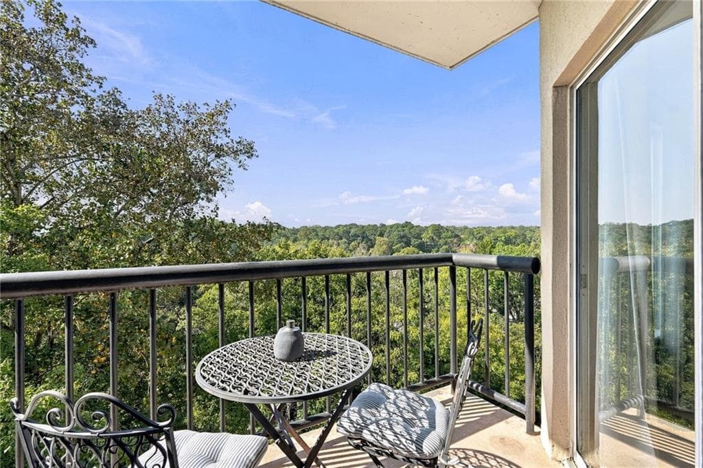 1 bedroom, 1 bathroom, 820 sq ft condominium for sale at 1 Biscayne Drive 609, Atlanta, GA 30309