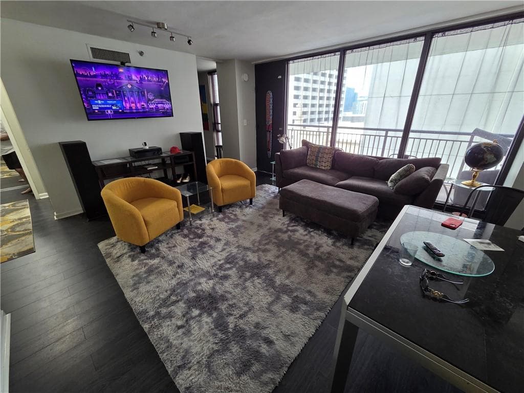 1 bedroom, 1 bathroom, 655 sq ft condominium for rent at 620 Peachtree Street 1416, Atlanta, GA 30308 for $1,395 a month