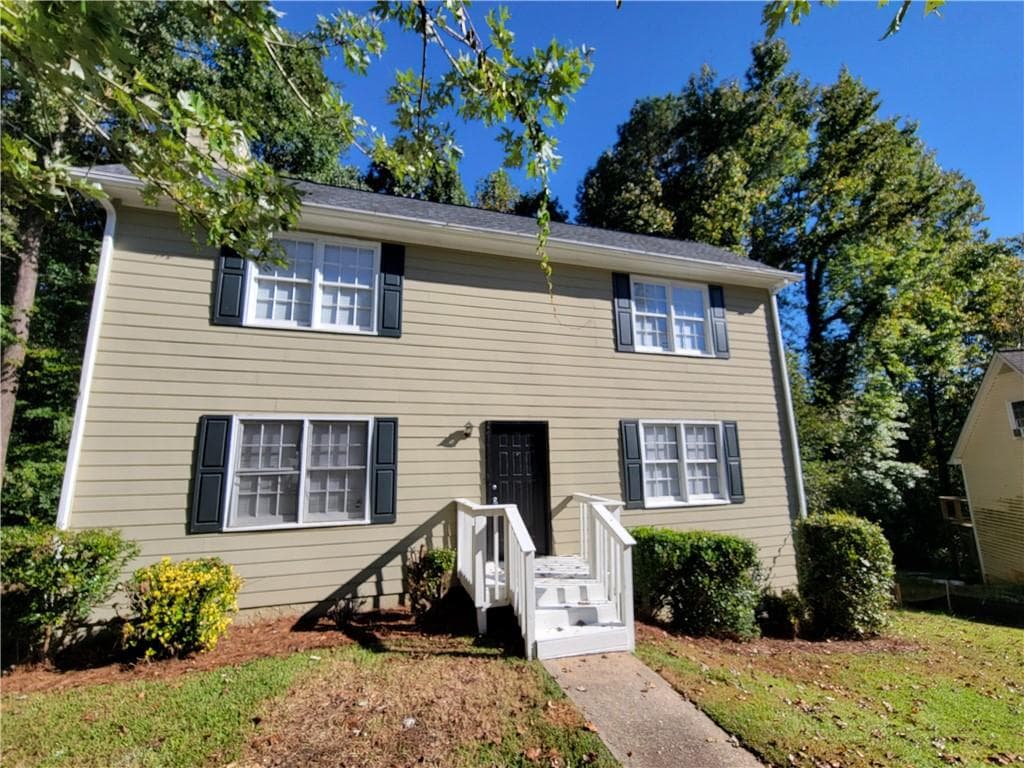 3 bedroom, 2 bathroom, 1,465 sq ft single family residence for sale at 3376 Montheath Pass, Duluth, GA 30096